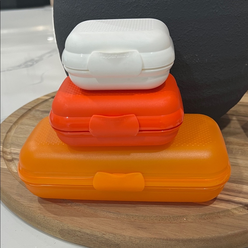 Cute. Vintage. Tupperware mini containers.